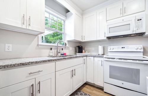 Tampa Heights Cottage | Deja Blue Garden House – Charming Cottage in Historic District! Pet Frien