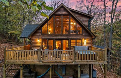 Gatlinburg - Pigeon Forge House | Deja View Serene Mountain Cabin for a Family Get-away with a Hot tub Sauna Fire pit that is Pet Friendly