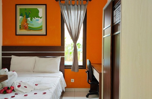 Bekasi Hotel | DeJati House