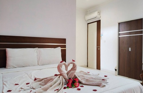 Bekasi Hotel | DeJati House