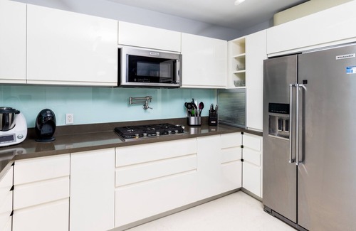 Flamingos Condo | Del Canto PH 10D by Kivoya