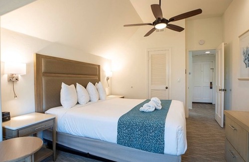 Del Mar Hotel | Del Mar Dream Oasis! Full Kitchen, Swimming Pool, Free Parking, Beachfront!