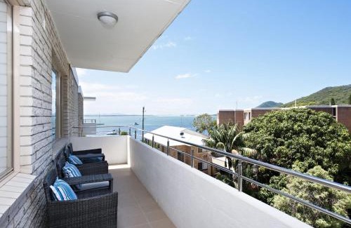 Shoal Bay Apartment | Del Rae Unit 18 25 Shoal Bay Road