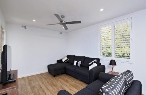 Shoal Bay Apartment | Del Rae Unit 18 25 Shoal Bay Road