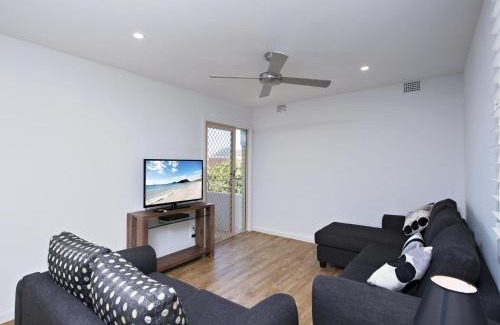 Shoal Bay Apartment | Del Rae Unit 18 25 Shoal Bay Road