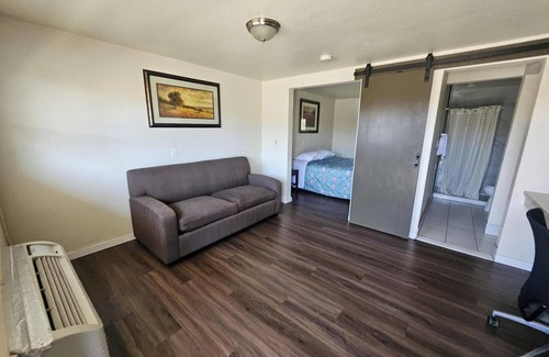 Lents Hotel | Del Rancho Motel By Townhouse Portland OR Hwy 205