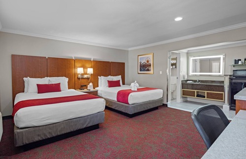 Anaheim Resort Hotel | Del Sol Inn - Anaheim Resort