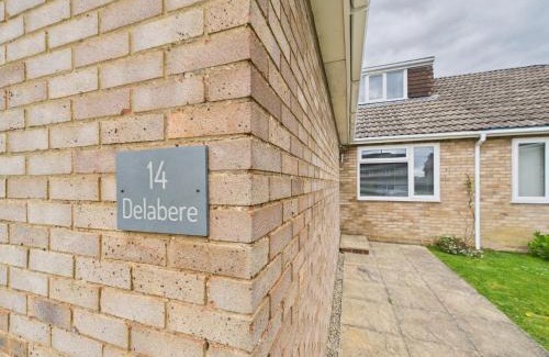 Bishop's Cleeve House | Delabere Road Bishops Cleeve Free Parking WiFi