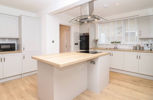 Bishop's Cleeve Cottage | Delabere Road