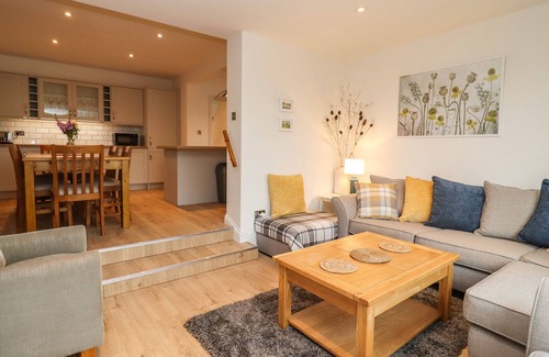 Bishop's Cleeve Cottage | Delabere Road