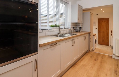 Bishop's Cleeve Cottage | Delabere Road