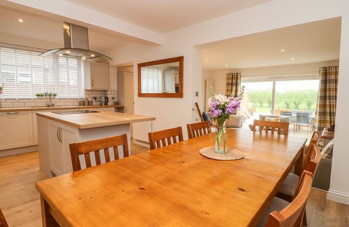 Bishop's Cleeve Cottage | Delabere Road