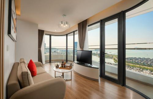 Bai Chay Hotel | DeLaSea Ha Long Hotel - Modern Bayview Escape