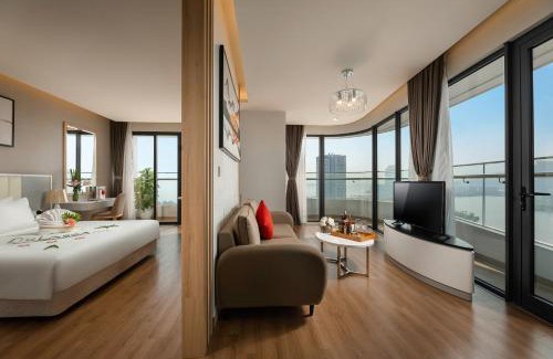 Bai Chay Hotel | DeLaSea Ha Long Hotel - Modern Bayview Escape