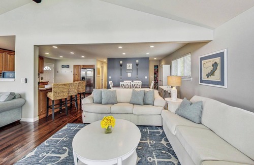Delavan Lake House | Delavan Lakefront Home with Private Pier, Sleeps 8