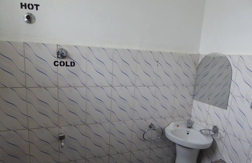 Fort Portal Hotel | Delhi Gardens