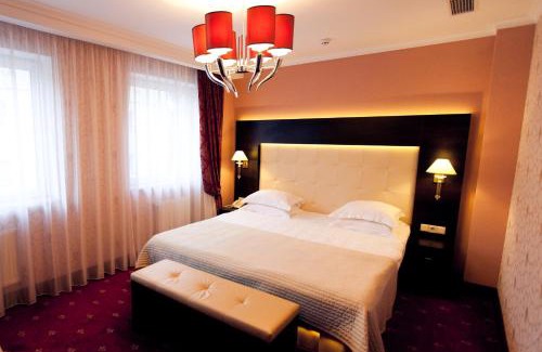 Halyts'kyi district Hotel | Delice