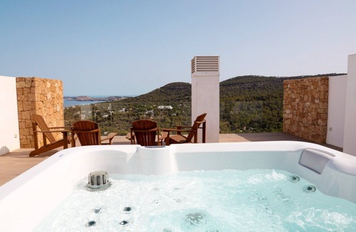 Cala Vadella Villa | Delightful Ibiza Apartment | Apartment Henry | 4 Bedrooms | Panoramic Sea Views.