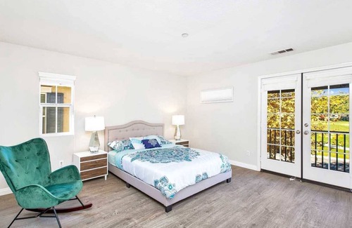 Fontana House | Delight on Jamestown Circle