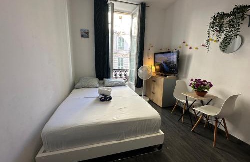 Lepante Quarter House | Delight room 1st door
