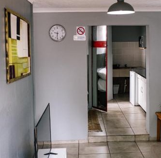 Germiston Apartment | Delightful 1,5 Bedroom Flat in Germiston with WI-FI