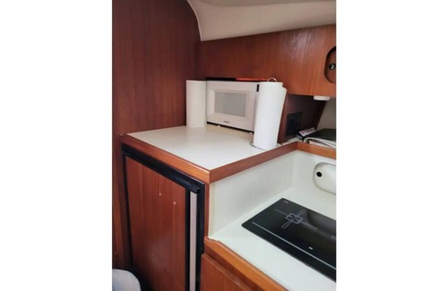Southwind Boat Rental | Delightful 1-Bedroom Boat w/Bay View