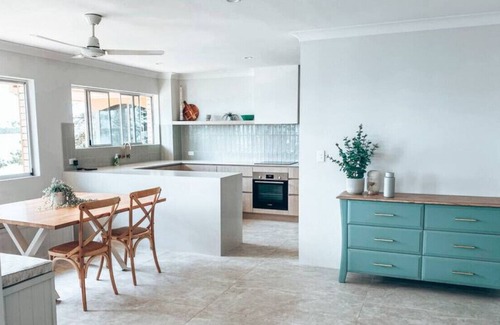 Biggera Waters Apartment | Delightful 2 bedroom unit with magical water views