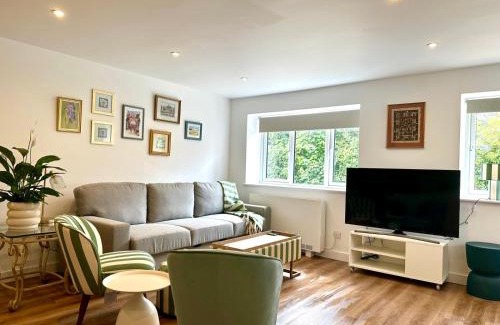 North Leigh House | Delightful 2 bed detached bungalow Cotswolds edge
