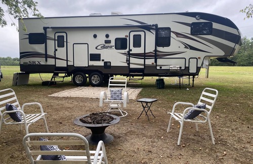 Alton House | Delightful 2 bedroom RV with indoor fireplace