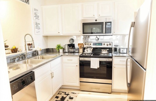 West Freemason Apartment | Delightful 3-bedroom 2bath apartment Norfolk