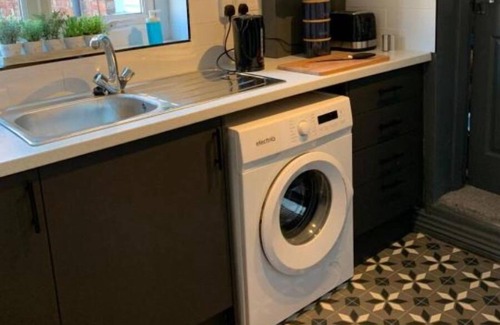 Gateshead Condo | Delightful 3 bedroom * free parking * free wifi *