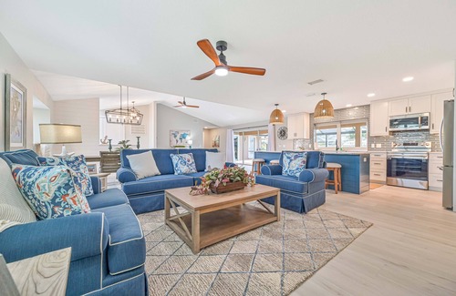 Pelican Villa | Delightful 3 BR waterfront Villa w. heated pool/dock/boat lift/fishing poles