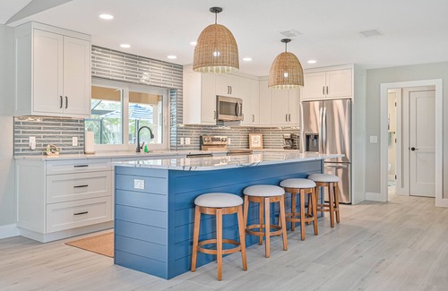 Pelican Villa | Delightful 3 BR waterfront Villa w. heated pool/dock/boat lift/fishing poles