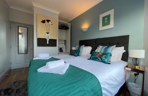 Bristol Apartment | Delightful airy apartment in leafy St Andrews