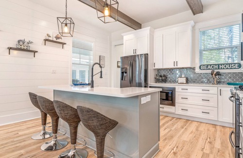 Lakeside at Blue Mountain Beach House | Delightful Coastal Home w/WiFi, Furnished Porch, & Shared Pool-Dog Friendly
