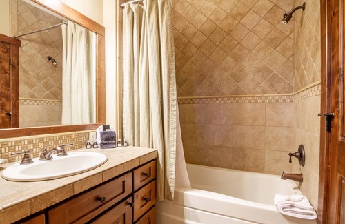 Tamarack Cottage | Delightful Cottage |Ski In/Out | Private Hot Tub