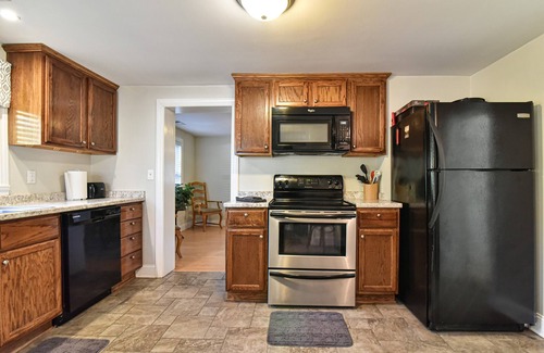 Hot Springs Cottage | Delightful Cottage - large HOT TUB/SPA