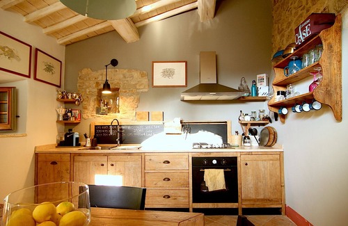 Acqua Loreto Apartment | Delightful country flat in period hamlet with swimming pool