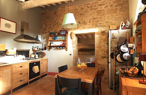 Acqua Loreto Apartment | Delightful country flat in period hamlet with swimming pool