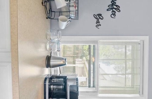 Hamilton Apartment | Delightful Cozy Home/2 bed 1 Bath Sleeps8