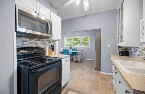 Hamilton Apartment | Delightful Cozy Home/2 bed 1 Bath Sleeps8