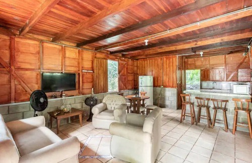 Barrio Pilo House | Delightful Couples Vacation Cabin 5 minutes to La Fortuna