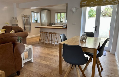 Northleach Cottage | Delightful detached 2 bedrooms 2 en-suites cottage in the heart of the Cotswolds