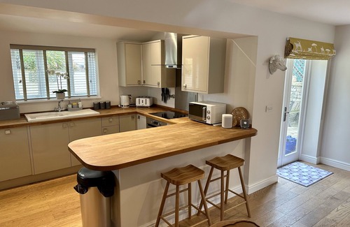 Northleach Cottage | Delightful detached 2 bedrooms 2 en-suites cottage in the heart of the Cotswolds