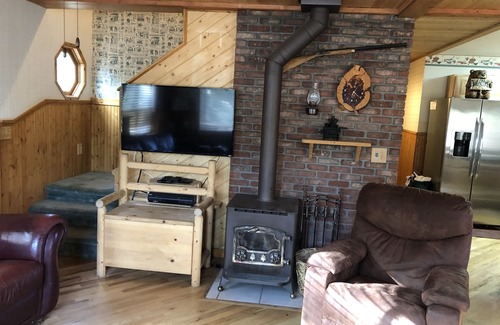Meadow View Heights Cabin | Delightful Family Friendly Cabin near Duck Creek Village