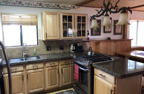 Meadow View Heights Cabin | Delightful Family Friendly Cabin near Duck Creek Village