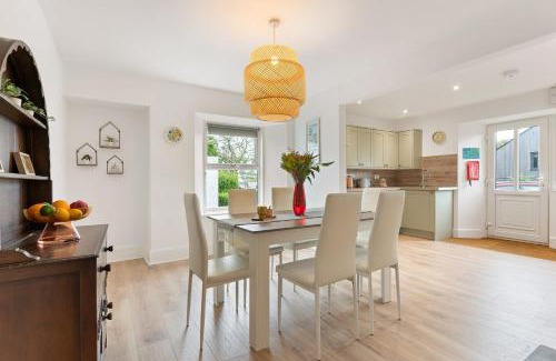 Mawnan Smith House | Delightful Family Getaway Cornwall