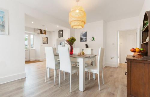 Mawnan Smith House | Delightful Family Getaway Cornwall
