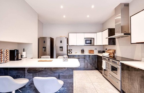 Dwygyfylchi House | Delightful holiday home with sea views and Hot Tub