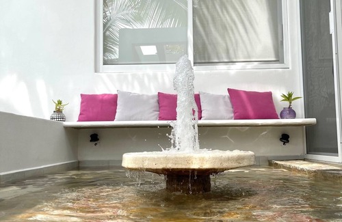 R House | Delightful house with stunning swimming pool!
